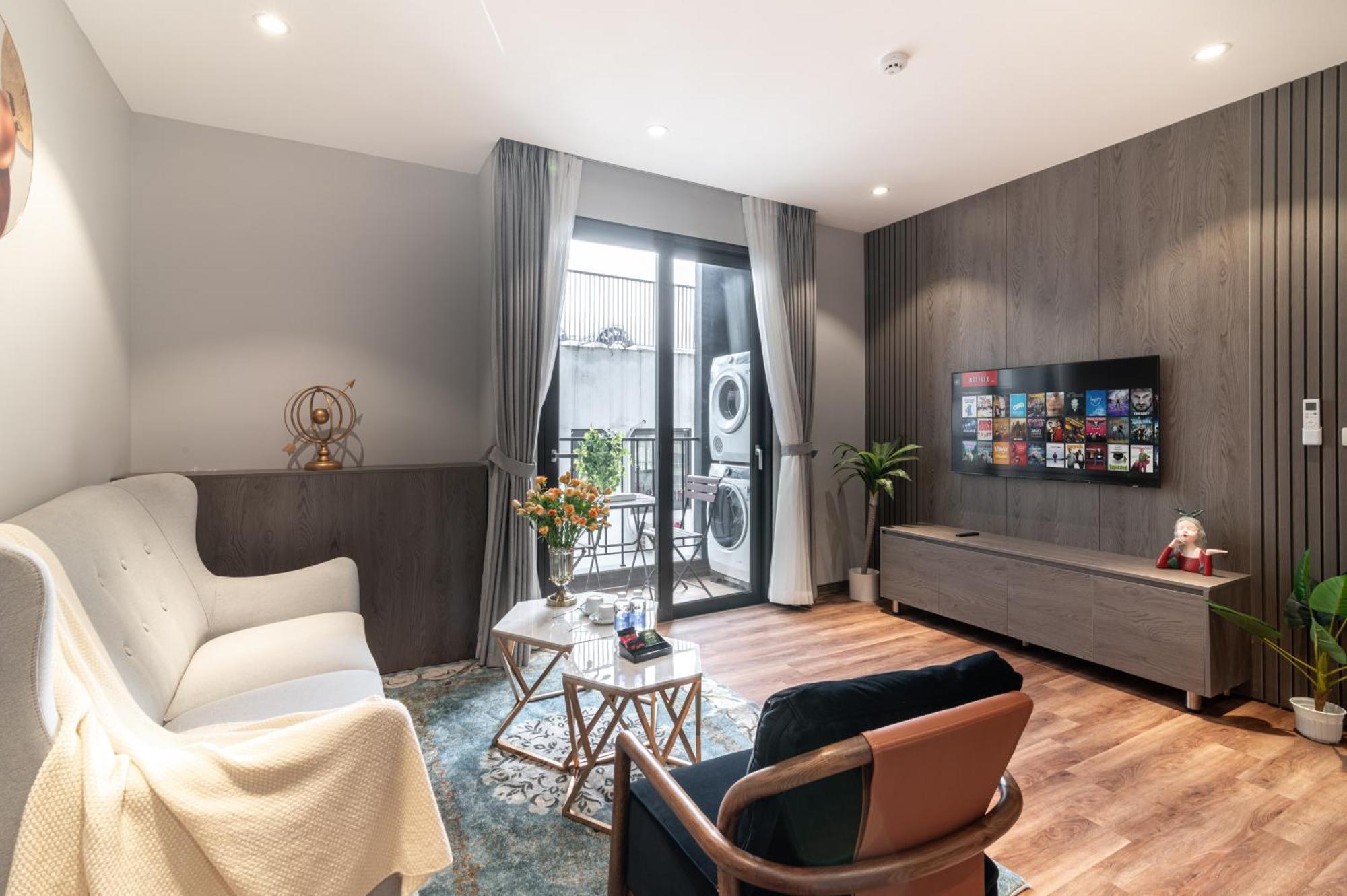 Luxe Paradise Suites Hotel To Ngoc Van Hanoi Exterior photo