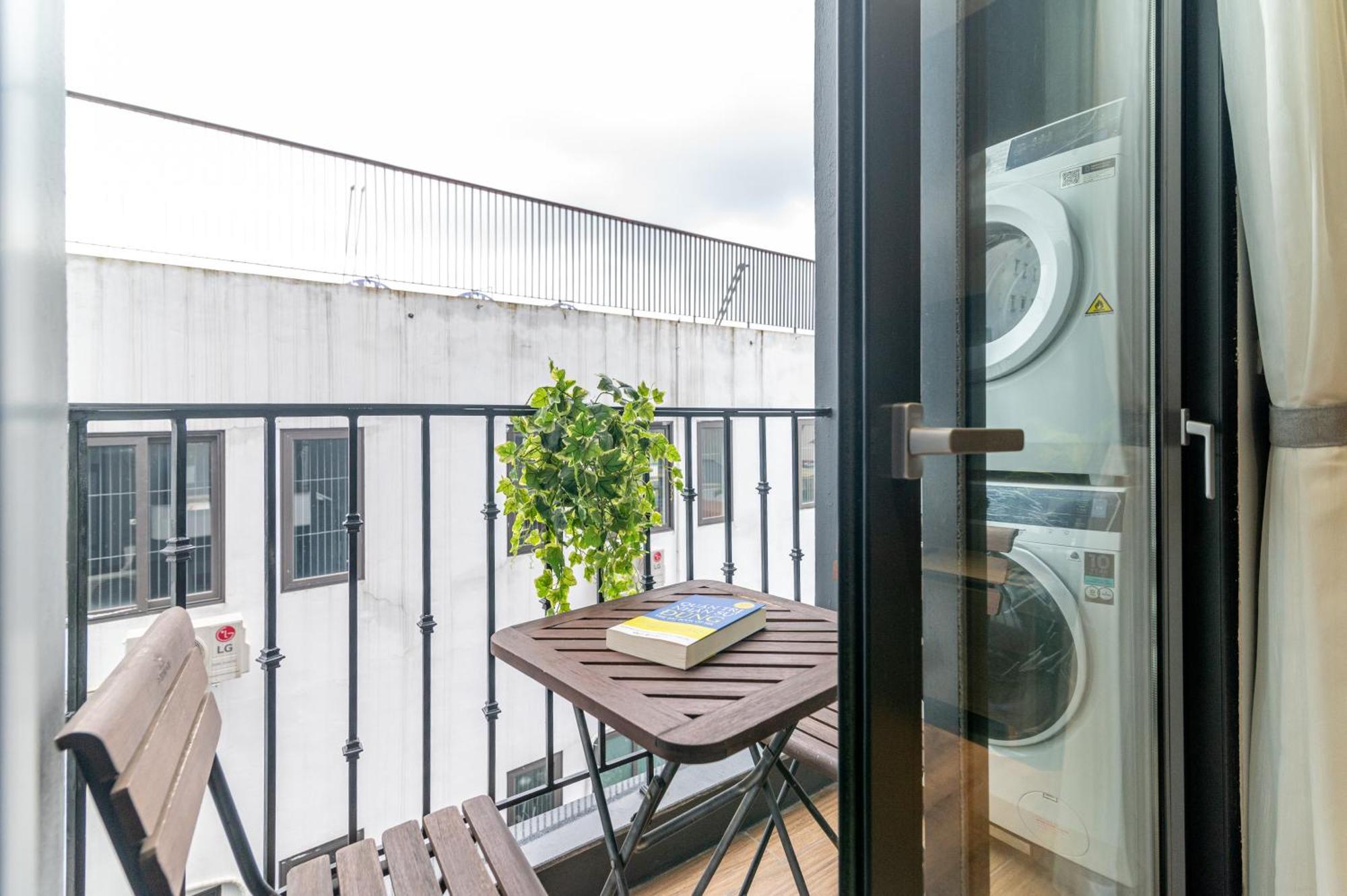 Luxe Paradise Suites Hotel To Ngoc Van Hanoi Exterior photo