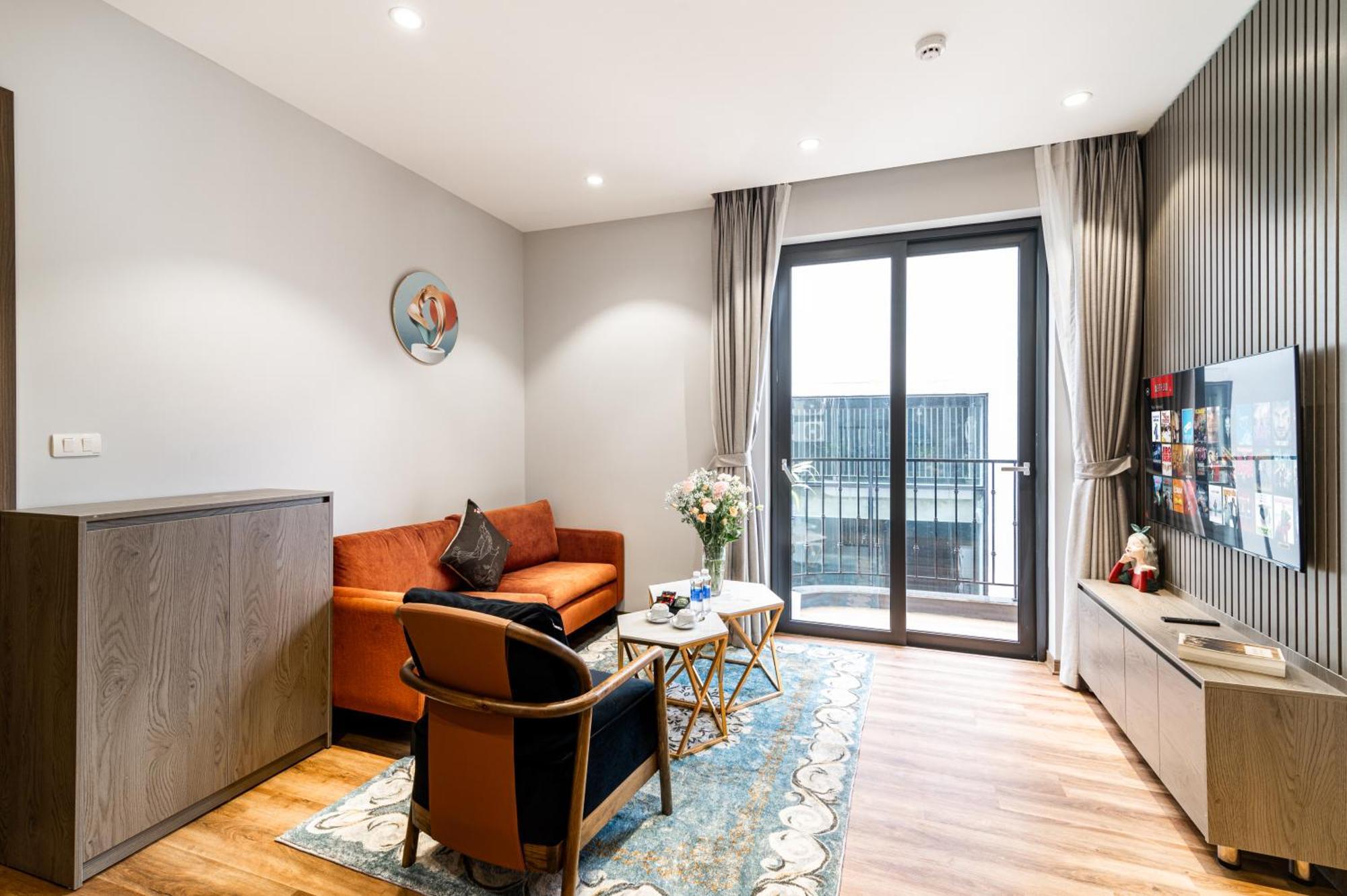 Luxe Paradise Suites Hotel To Ngoc Van Hanoi Exterior photo